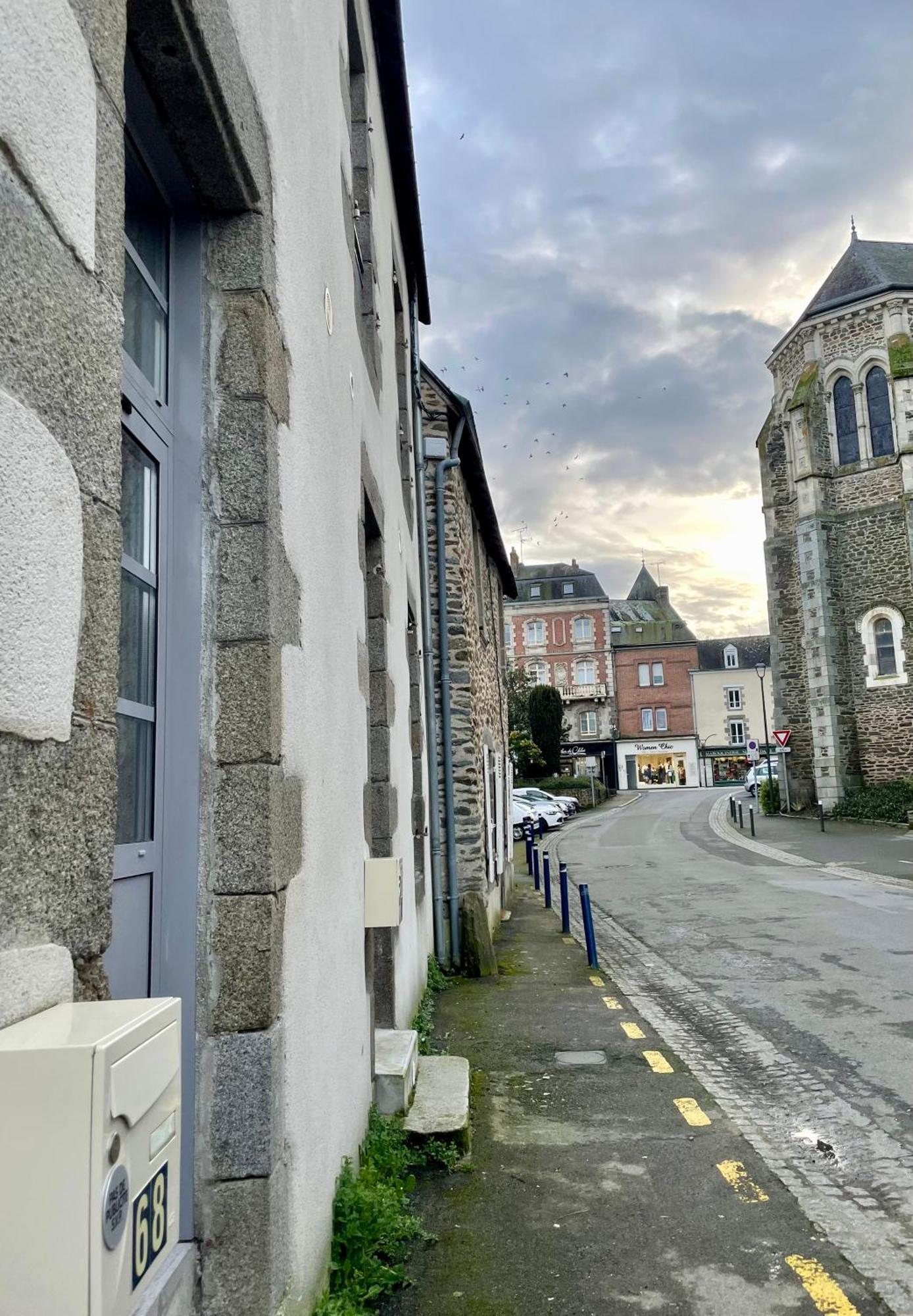 « La Bicyclette » 35M2 Tout Equipe Centre Ville Mayenne Eksteriør bilde